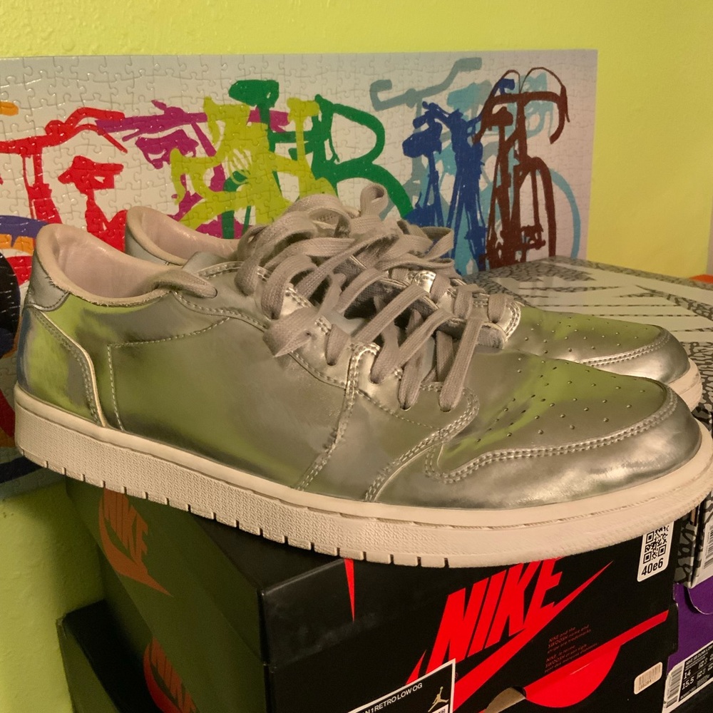 Jordan 1 low OG metallic silver